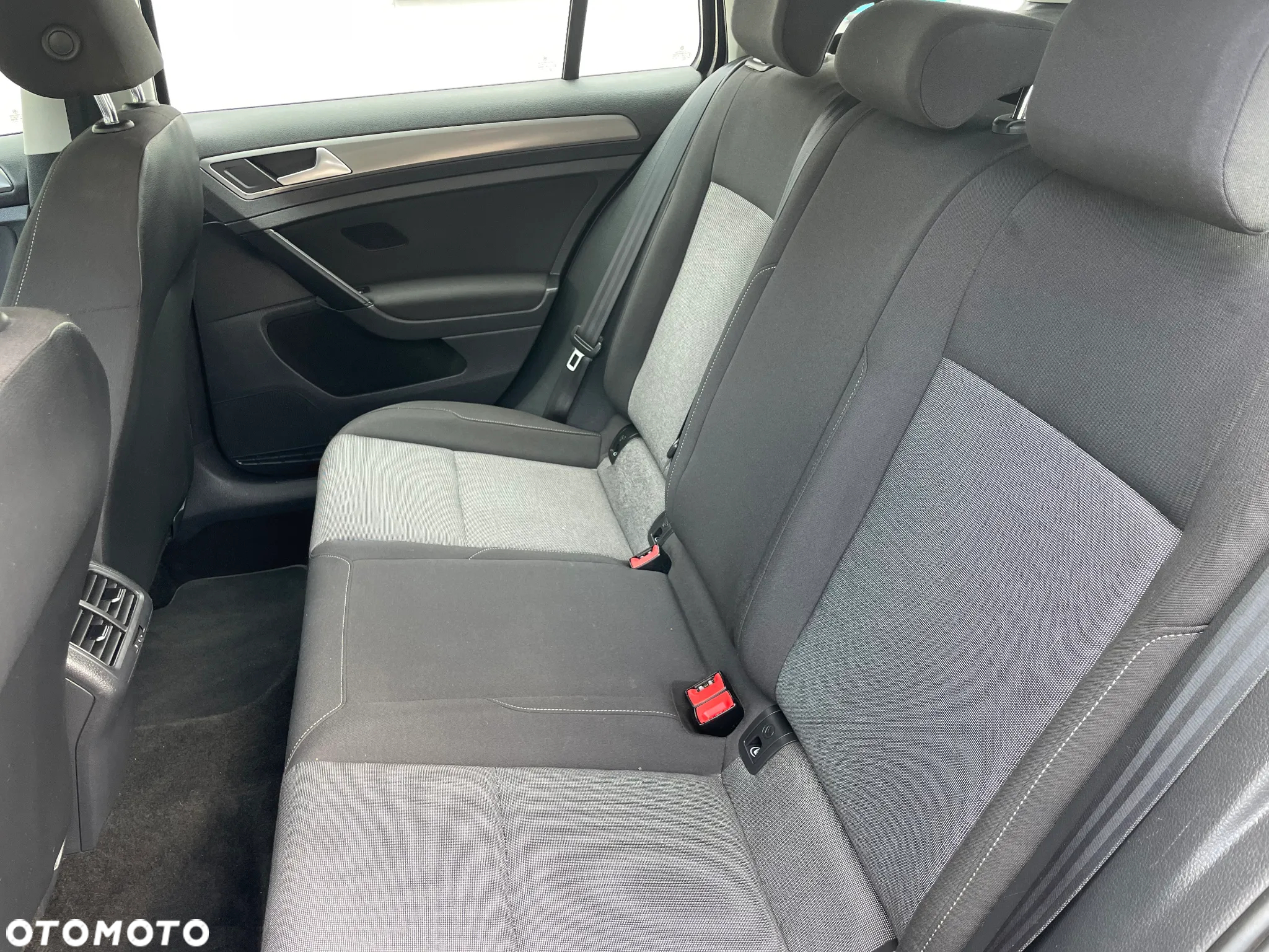 Volkswagen Golf 1.6 TDI BlueMotion Technology Comfortline - 16
