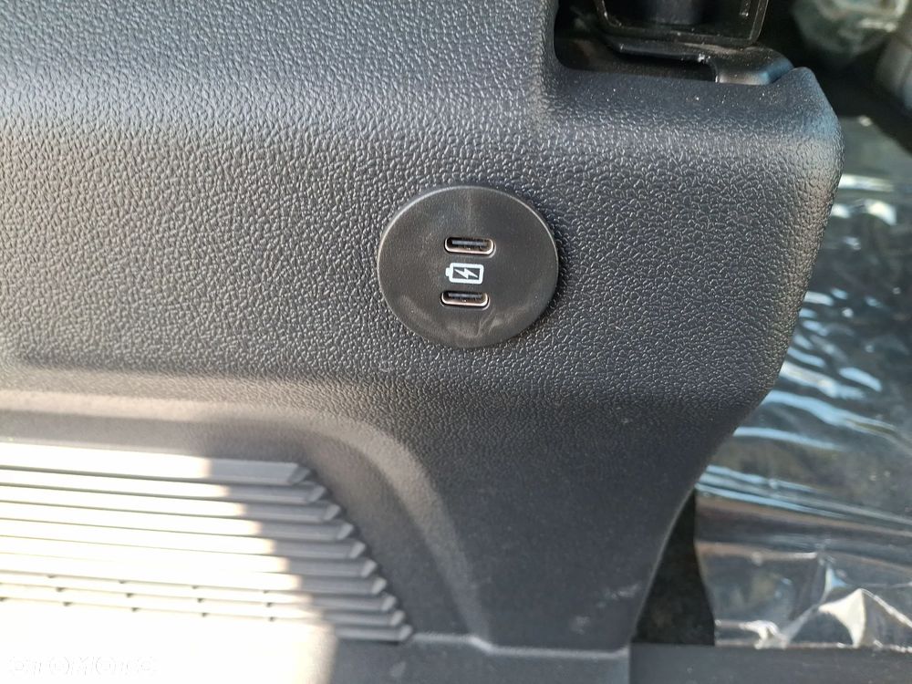 Volkswagen Caravelle - 27