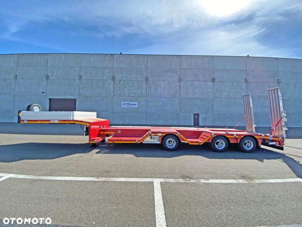 MAX Trailer nowe 3 osiowe semi z zagłębieniami, rozciąg, najazdy hydrauliczne - 3