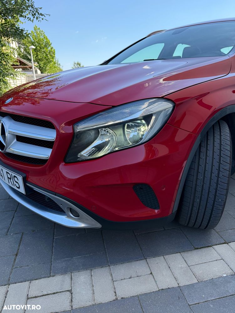 Mercedes-Benz GLA 250 4MATIC 7G-DCT - 12