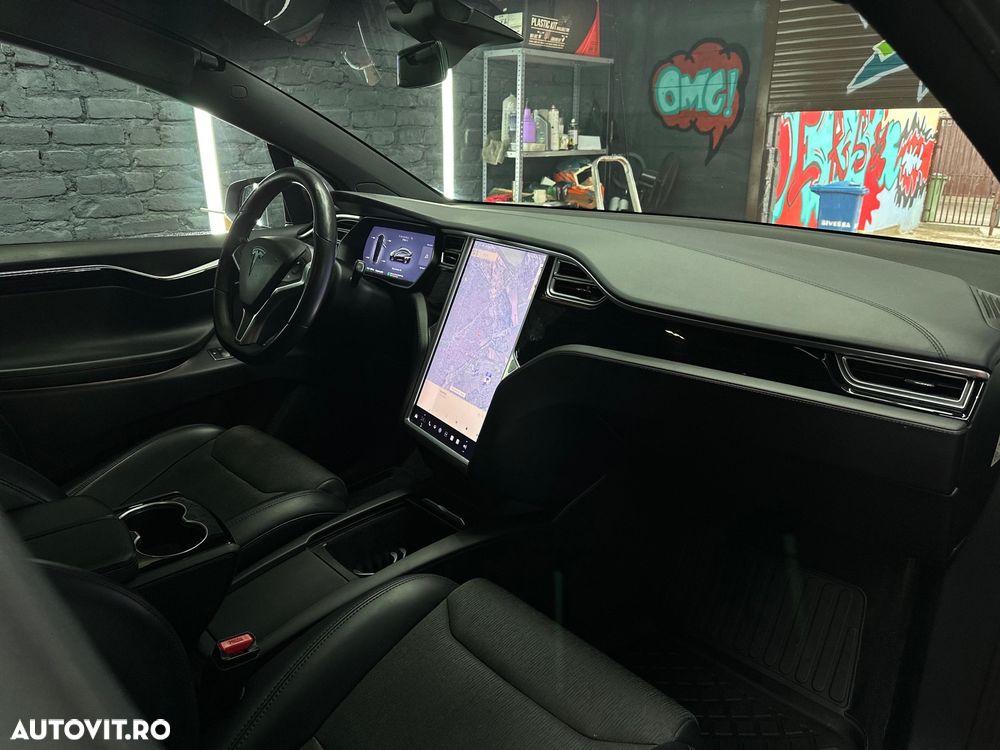 Tesla Model X - 5