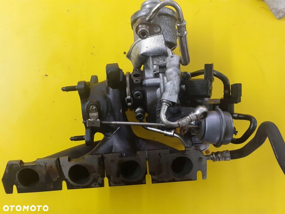 AUDI A4 B8 1.8 TFSI TURBOSPRĘŻARKA 06H145710D - 1