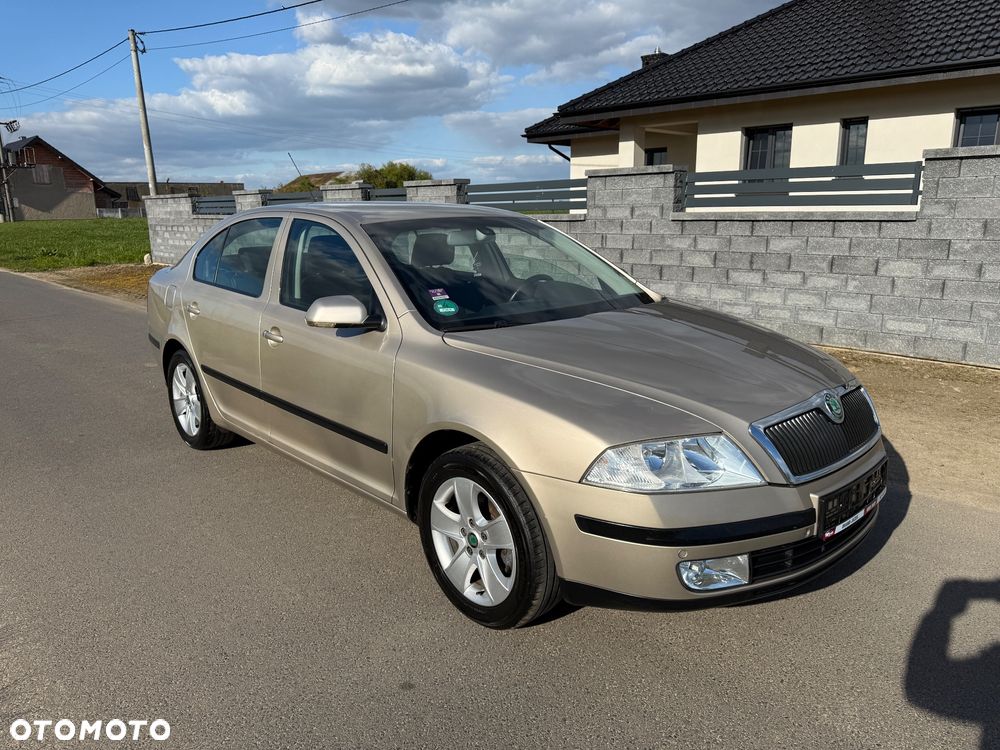 Skoda Octavia 1.6 FSI Ambiente - 1