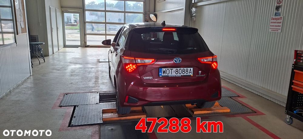 Toyota Yaris Hybrid 100 Selection Passion - 2