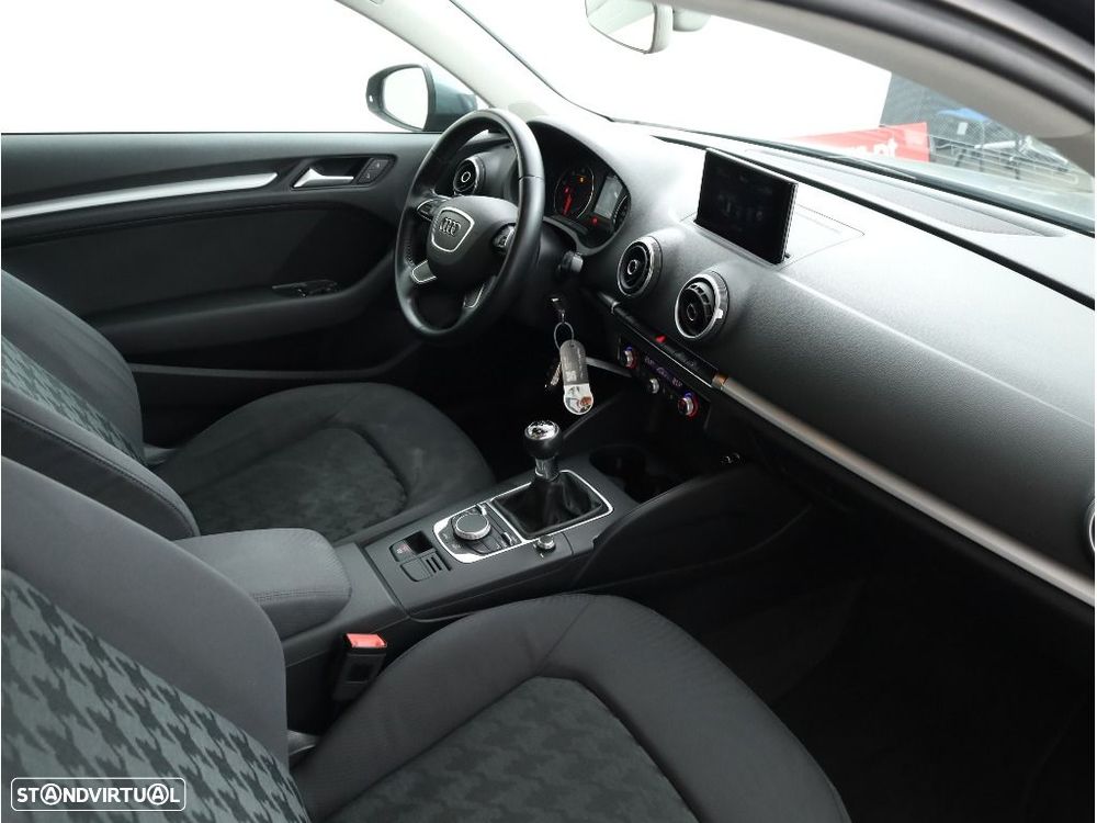 Audi A3 1.6 TDI Advance Ultra - 13