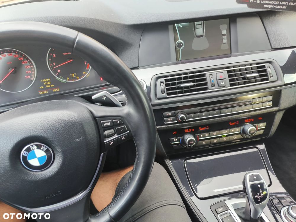 BMW Seria 5 523i Sport-Aut - 21
