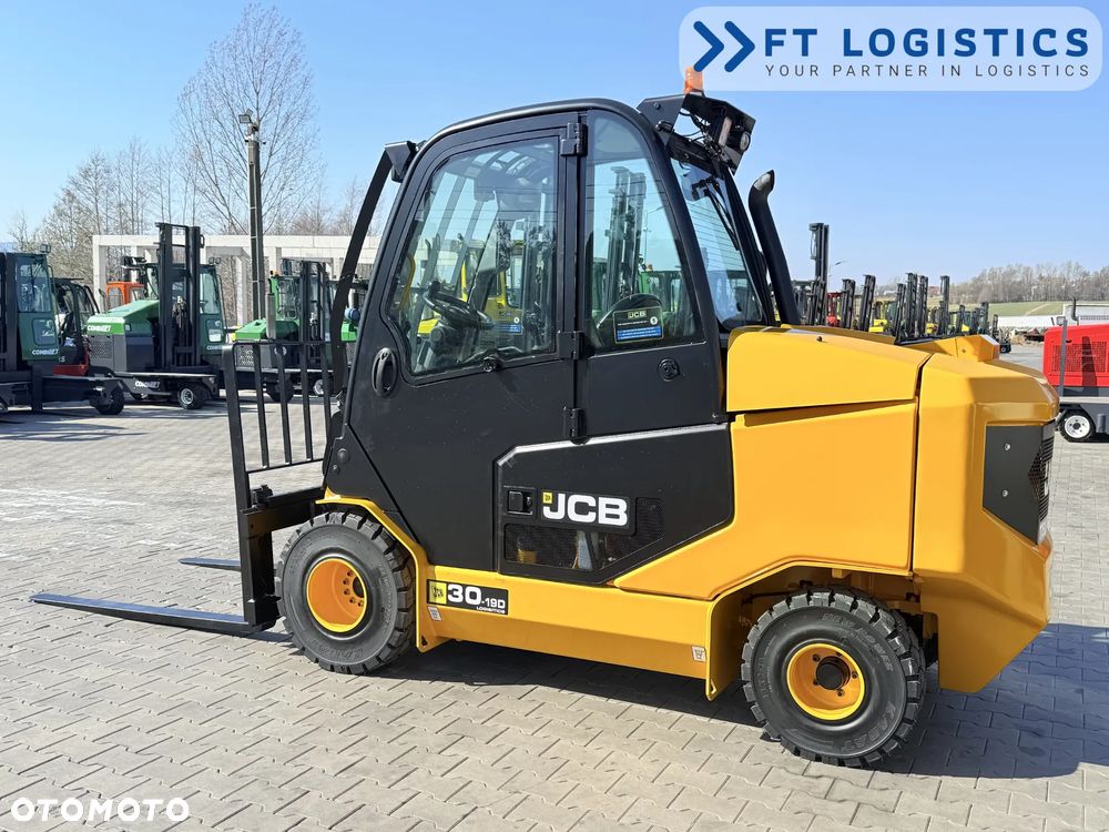 JCB WÓZEK TELESKOPOWY JCB TLT30D / KABINA / 2022 ROK / TYLKO 3446 MOTOGODZIN / PRZESUW BOCZNY / NOWE OPONY - 11