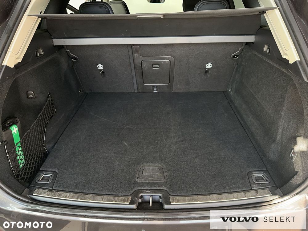 Volvo XC 60 B5 B AWD Plus Dark - 17