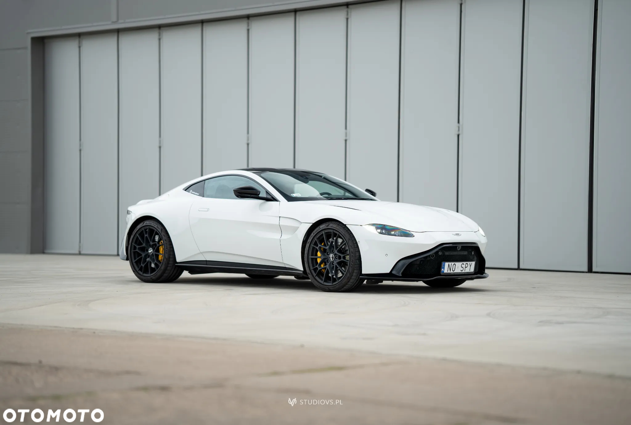 Aston Martin Vantage - 2