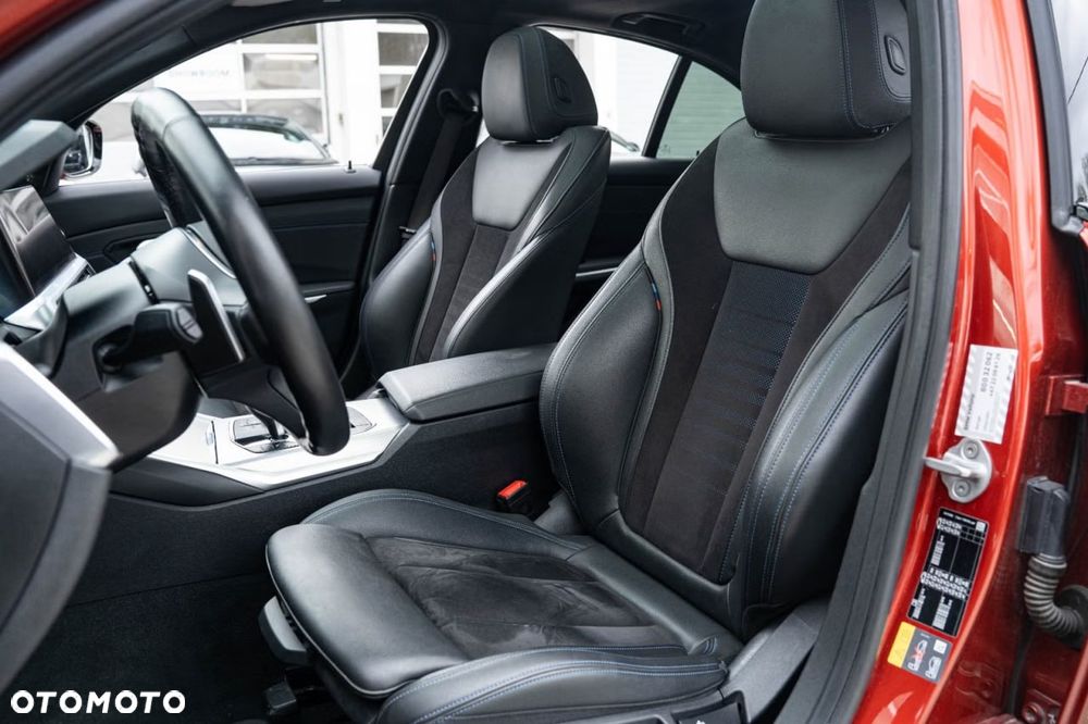 BMW Seria 3 330e xDrive - 32