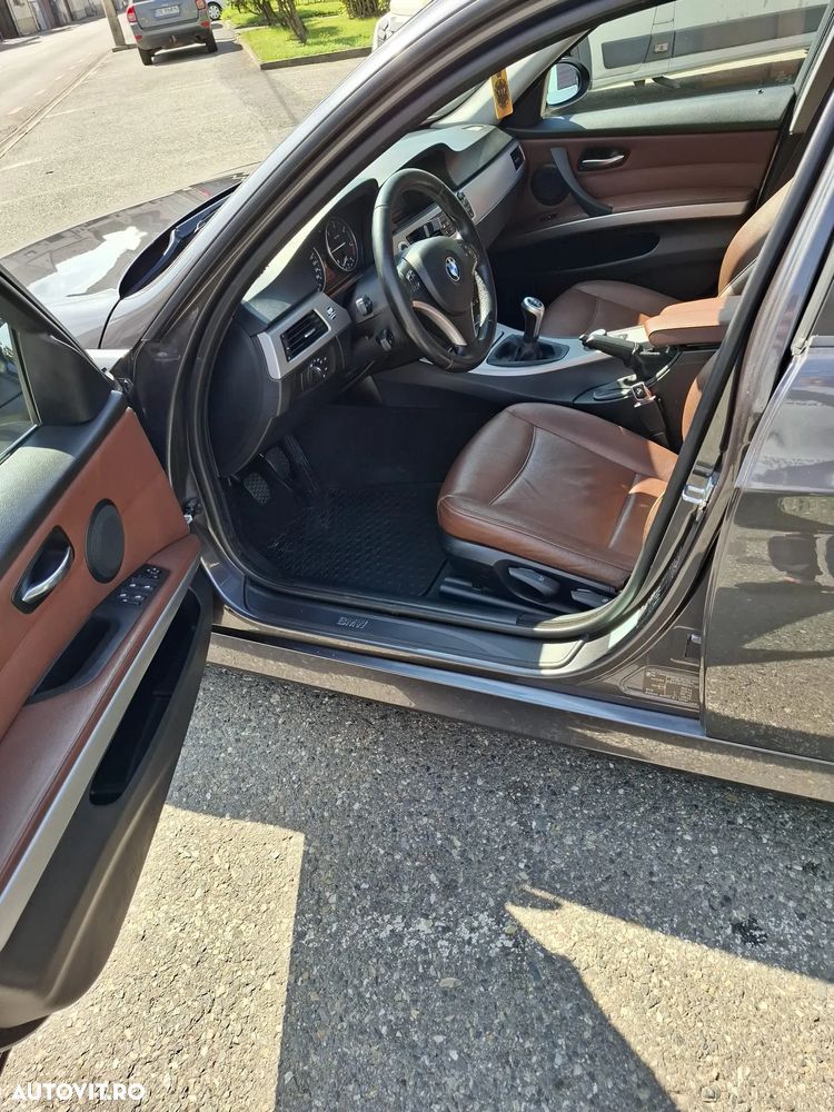 BMW Seria 3 318d DPF Touring - 19