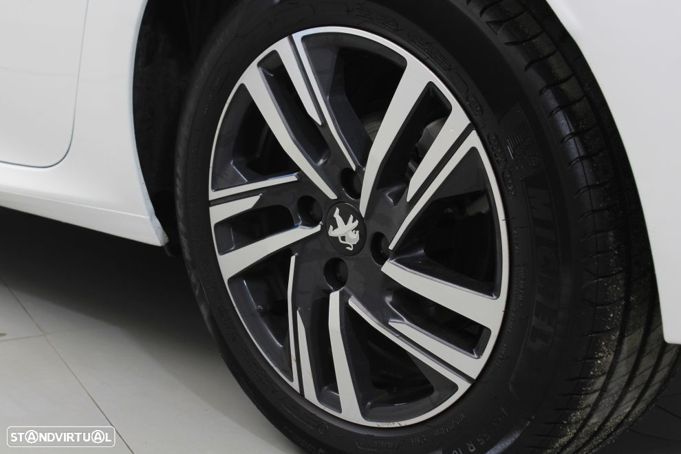 Peugeot 208 1.2 PureTech Allure Pack EAT8 - 15
