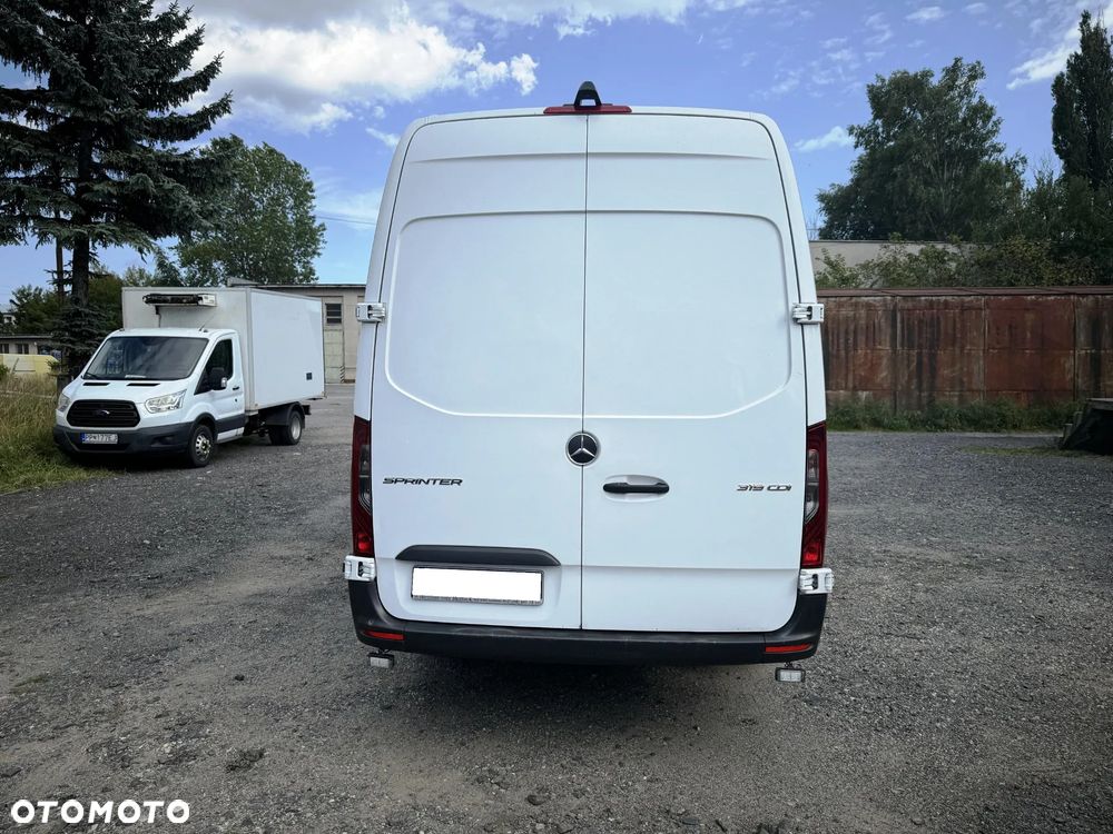 Mercedes-Benz Sprinter - 4