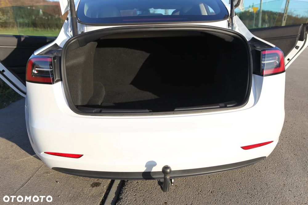 Tesla Model 3 - 35