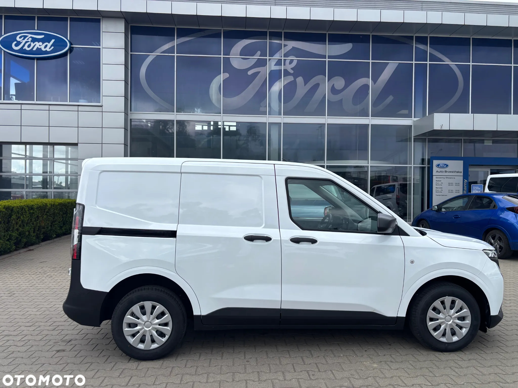 Ford Transit Courier - 10