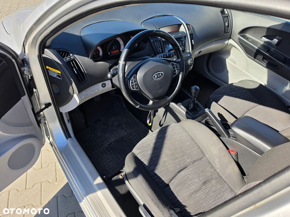 Kia Ceed 1.6 Comfort - 24