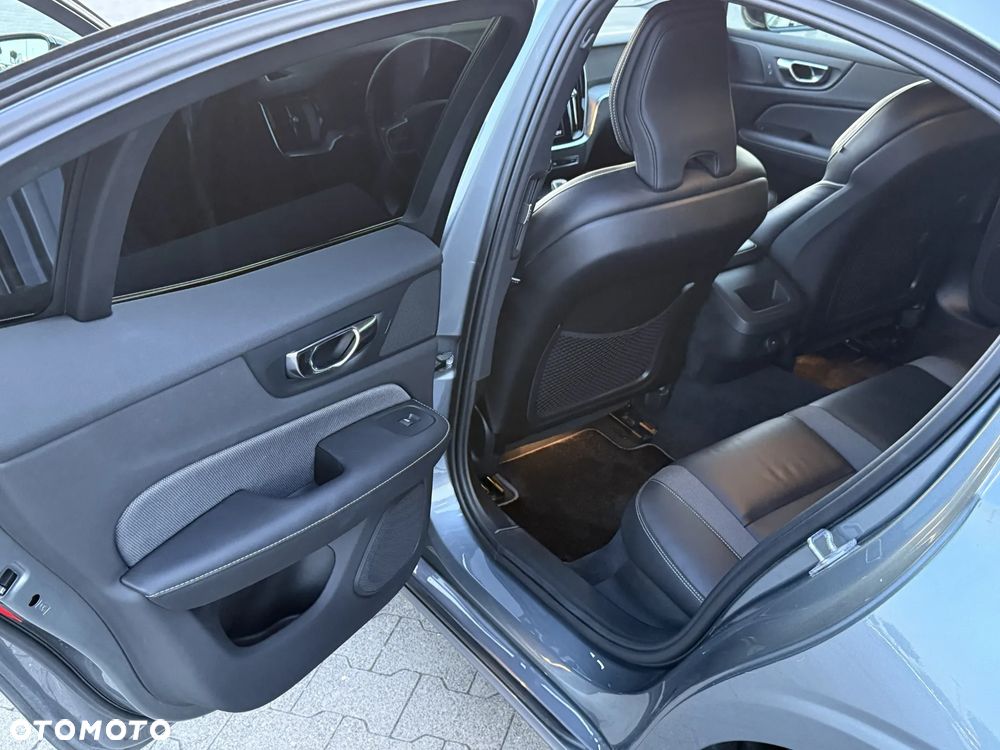 Volvo S60 B4 B R-Design - 10