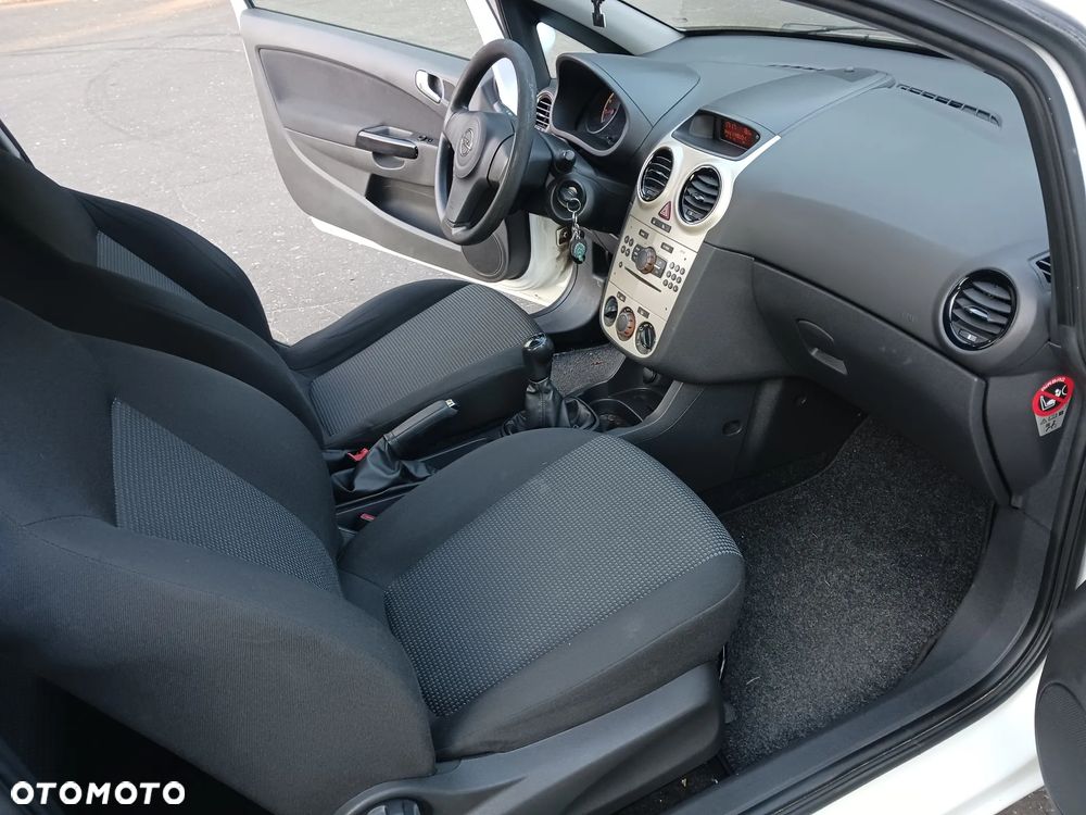 Opel Corsa 1.2 16V Essentia - 7