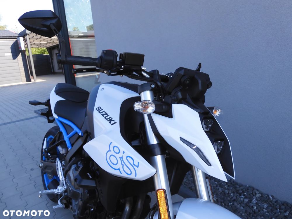 Suzuki GSX - 3