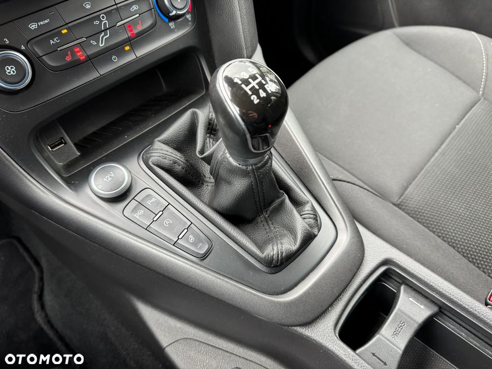 Ford Focus 1.0 EcoBoost Titanium - 36
