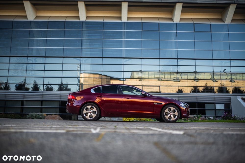 Jaguar XE 2.0 T Prestige - 8