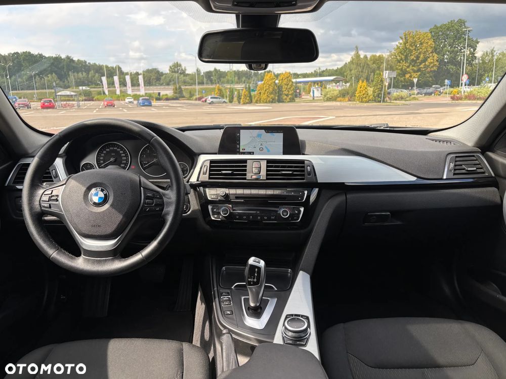 BMW Seria 3 320i - 9