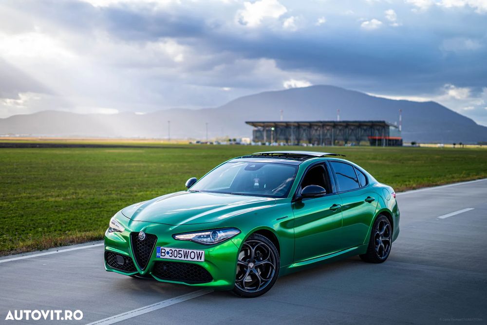 Alfa Romeo Giulia 2.0 Turbo 16V AT8-Q4 Estrema - 1