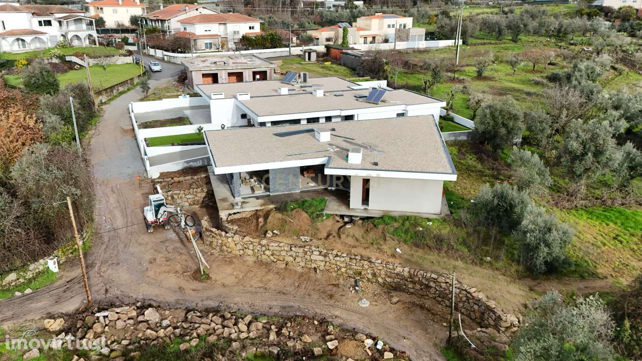 Moradia isolada nova com jardim e garagem - Grande imagem: 3/12