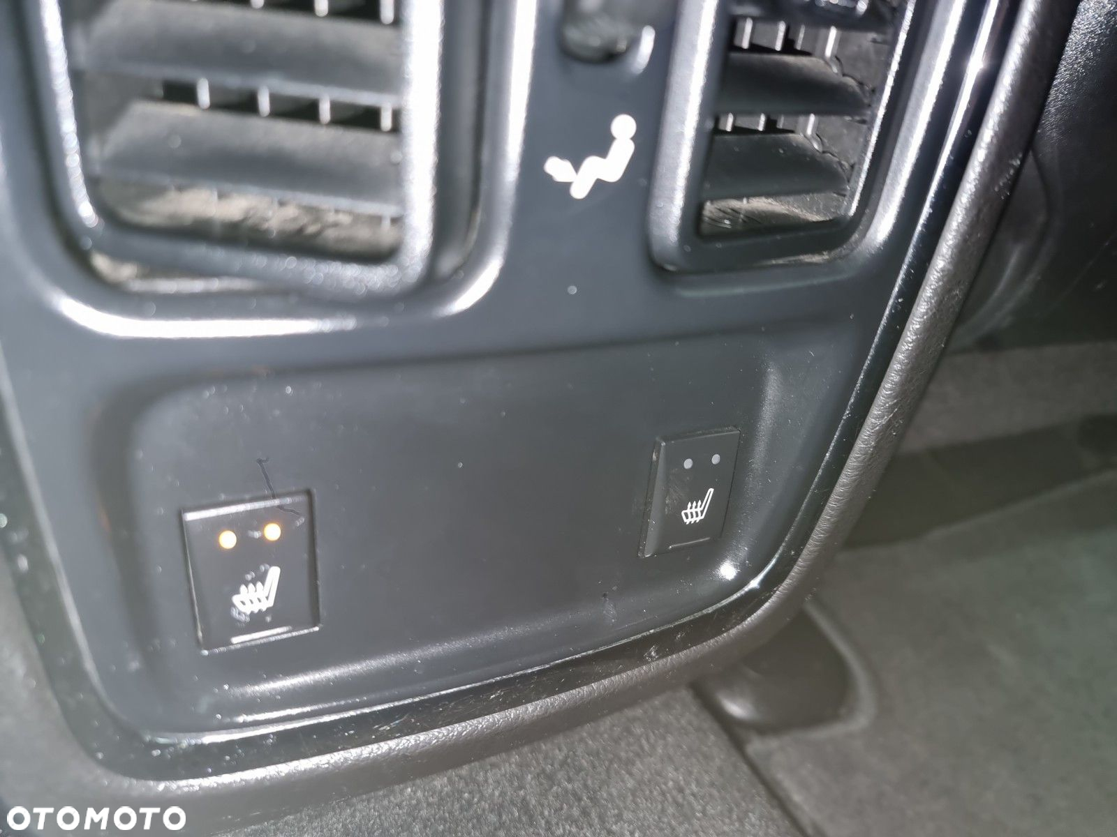 Jeep Grand Cherokee - 28