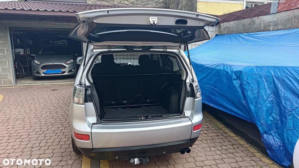 Mitsubishi Outlander 2.0 DID Intense - 2