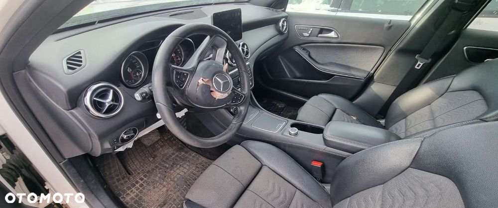 Mercedes-Benz GLA - 7