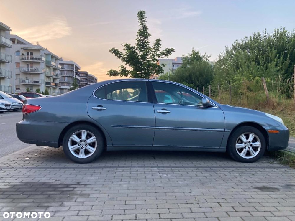 Lexus ES - 3