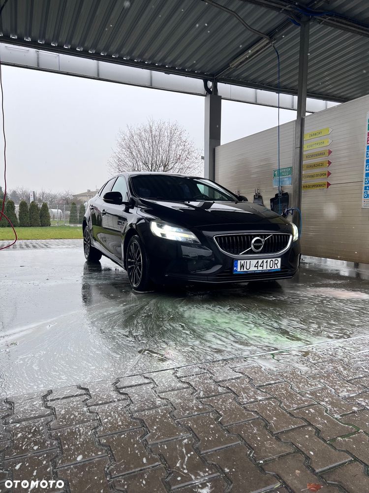 Volvo V40 D2 Drive-E R-Design Momentum - 1