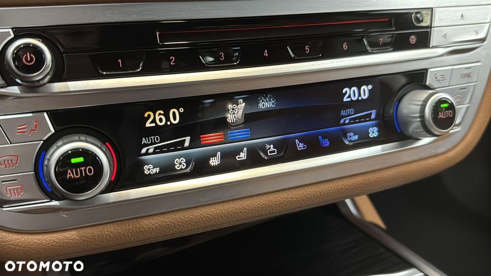 BMW Seria 7 730d xDrive mHEV sport - 28