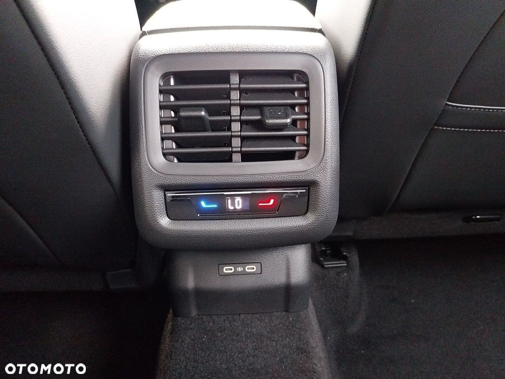 Volkswagen T-Roc - 24