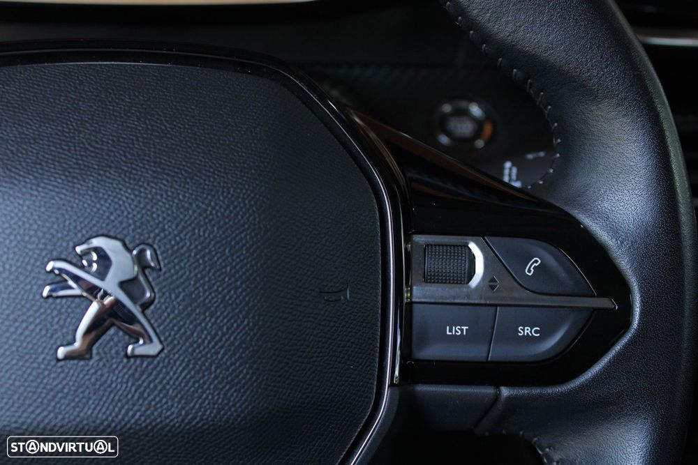 Peugeot e-2008 Allure - 28