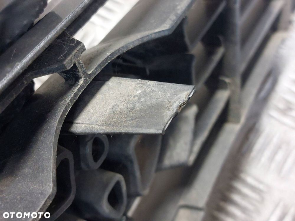 GRILL ATRAPA CHŁODNICY TOYOTA COROLLA E11 53111-02900 - 3