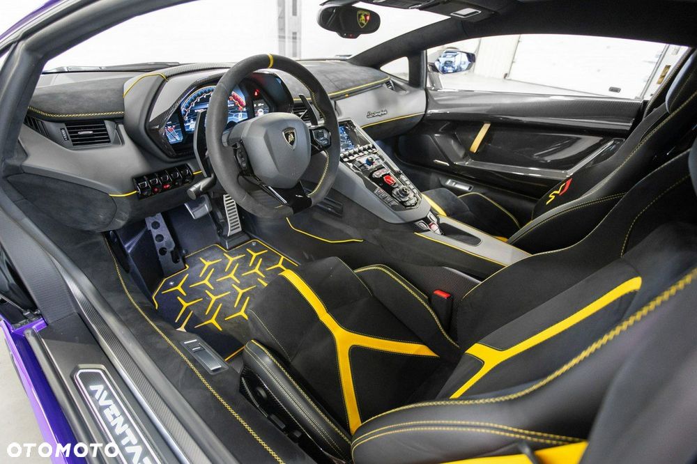 Lamborghini Aventador - 34