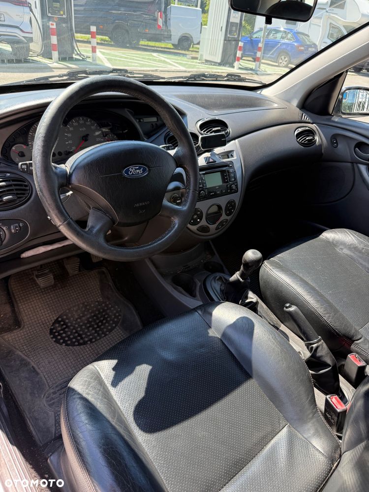Ford Focus 1.6 Ghia - 8