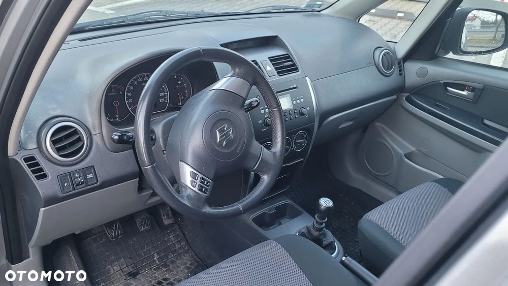 Suzuki SX4 - 10