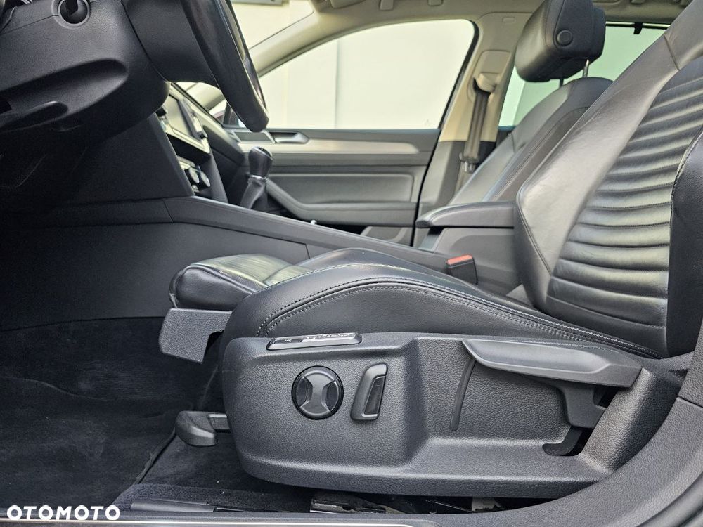 Volkswagen Passat - 21
