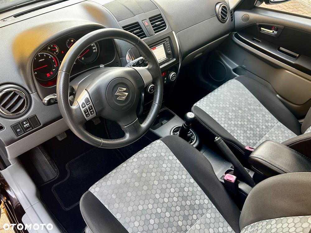 Suzuki SX4 Classic 1.6 VVT 4x2 Comfort - 24