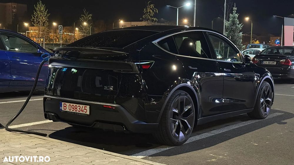 Tesla Model Y AWD Performance - 3