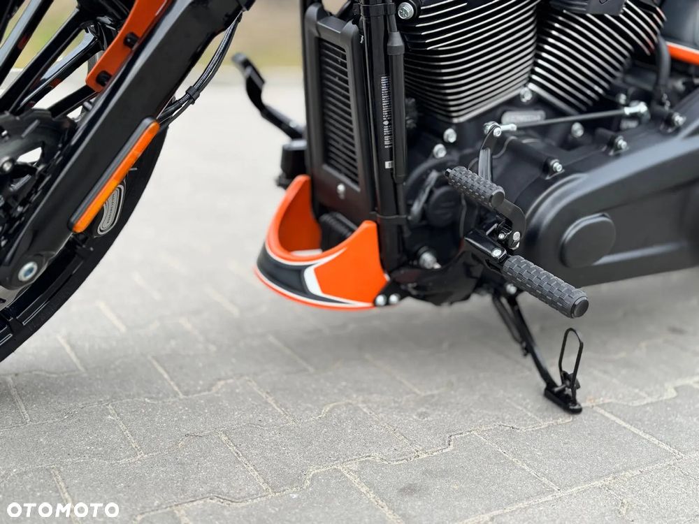 Harley-Davidson Softail Breakout - 31