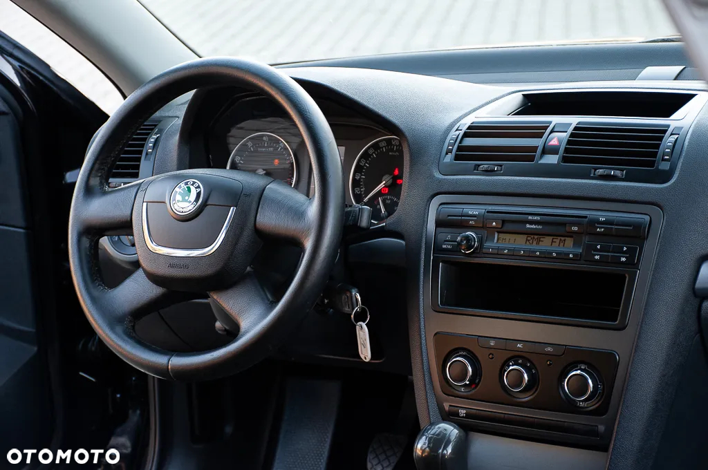 Skoda Octavia 1.6 Combi Tour - 18
