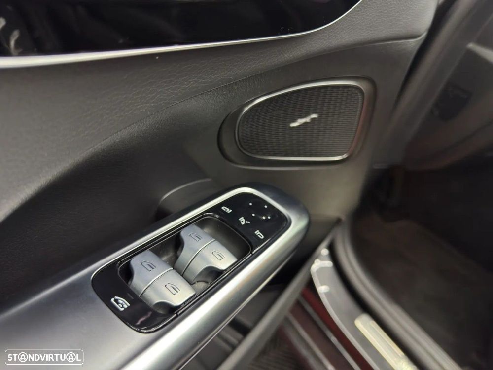 Mercedes-Benz C 300 e T 9G-TRONIC Avantgarde — fotografia 21