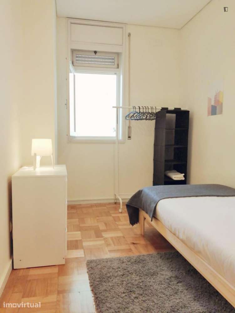 Quarto - localizado em Ramalde Porto - Grande imagem: 3/16