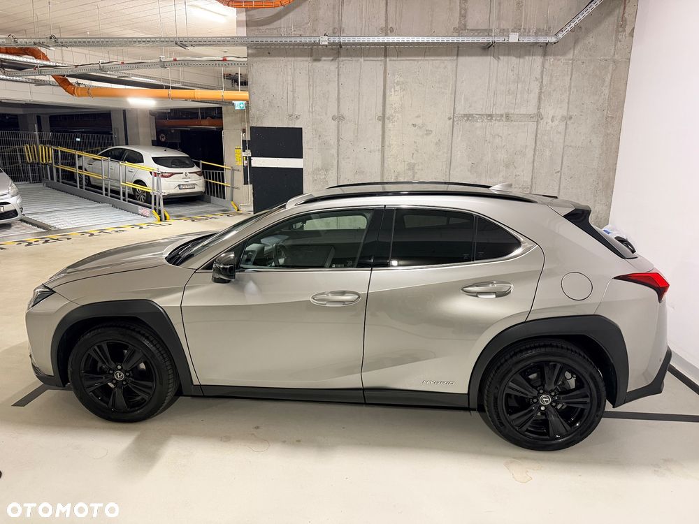 Lexus UX - 4