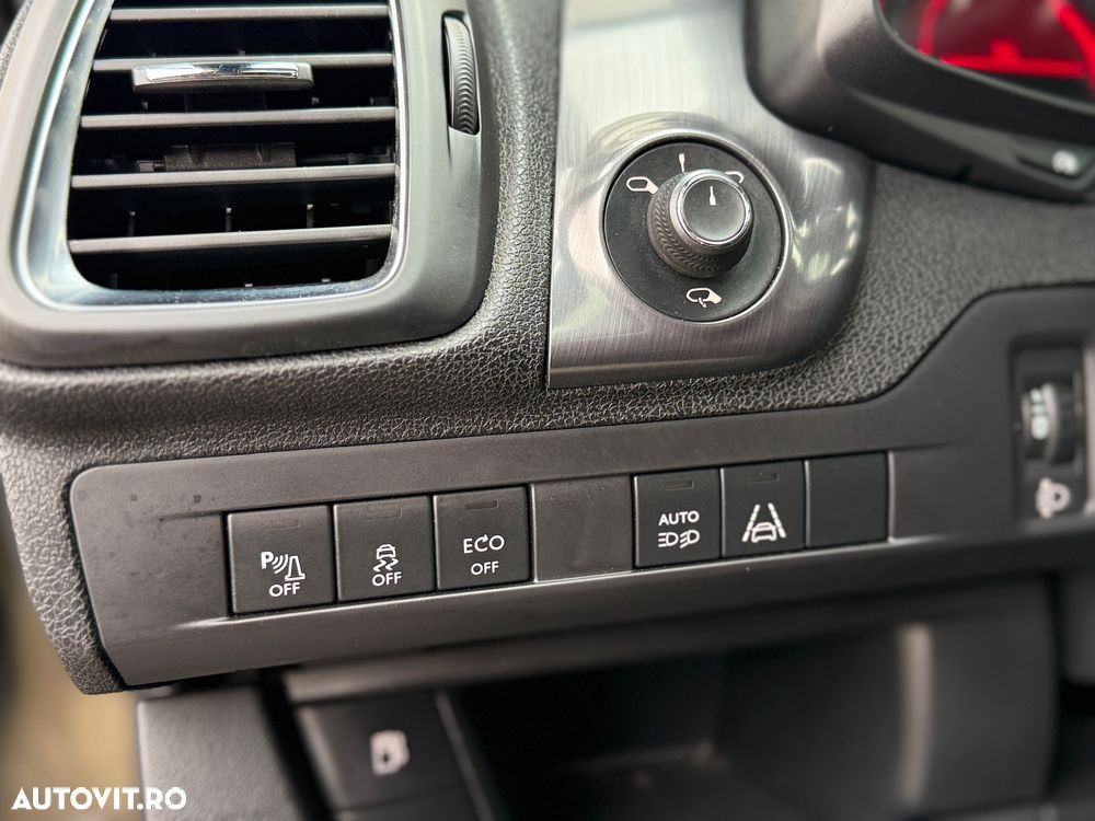 Citroën DS5 e-HDi 115 EGS6 Chic - 8