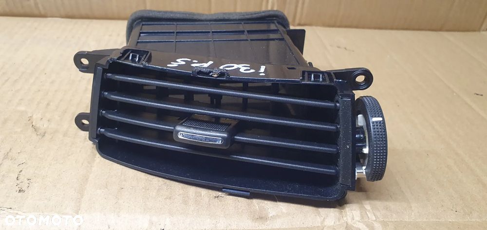 Kratka nawiewu powietrza prawa środkowa Hyundai I30 I 97420-2R000 - 2